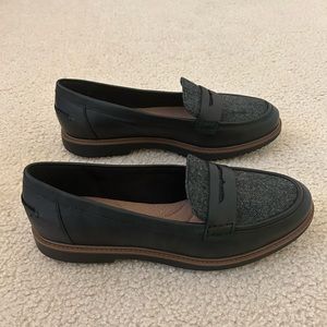 Never Been Worn Clarks size 9 1/2 soft cushion loafers
